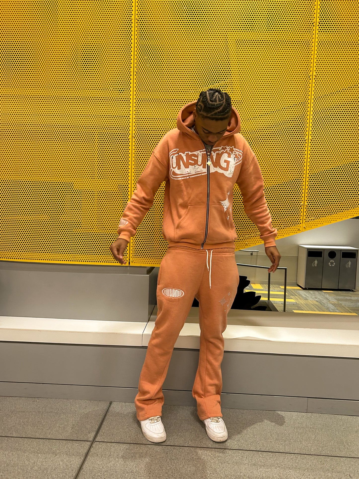 UNSUNG STAR SWEATPANTS - PEACH