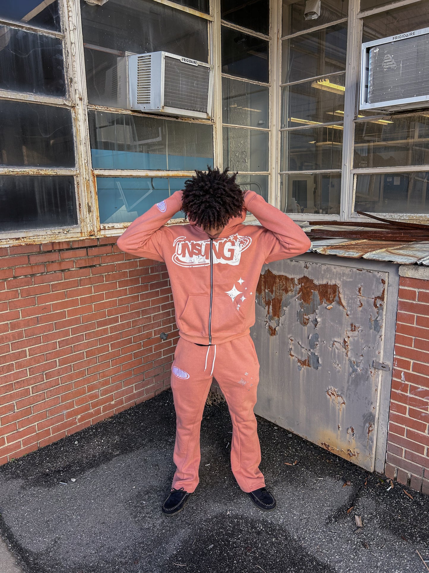 UNSUNG STAR SWEATPANTS - PEACH